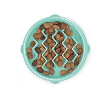 Фронтальний вигляд м'ятної миски-лабіринту Outward Hound Fun Feeder Slo Bowl моделі "Хвиля" розміру S, призначеної для повільного годування.